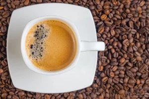 Filiżanka kawy na ziarnach